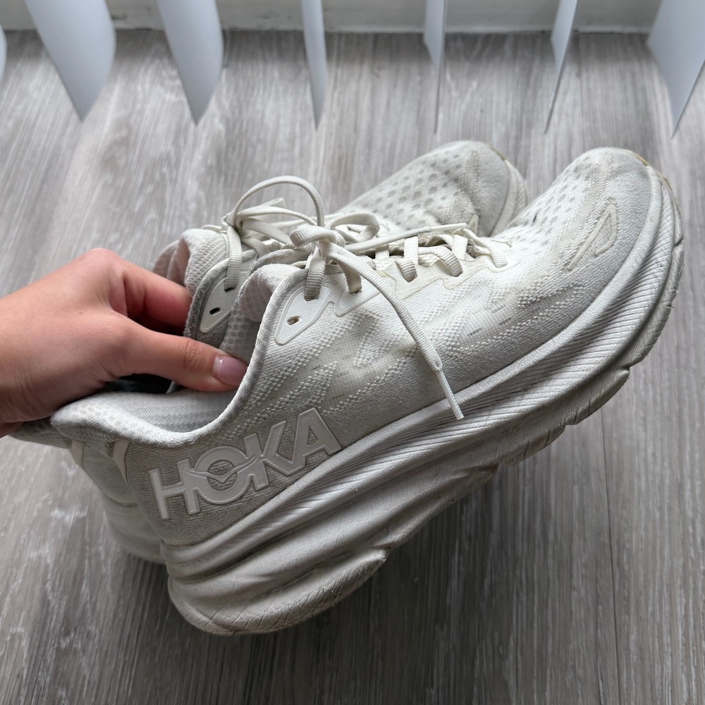 Clifton 9 running shoes